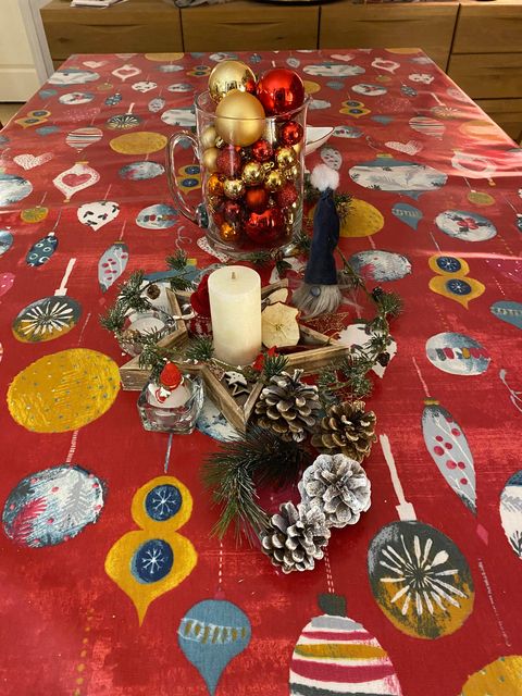 Christmas Baubles red oilcloth Tablecloth